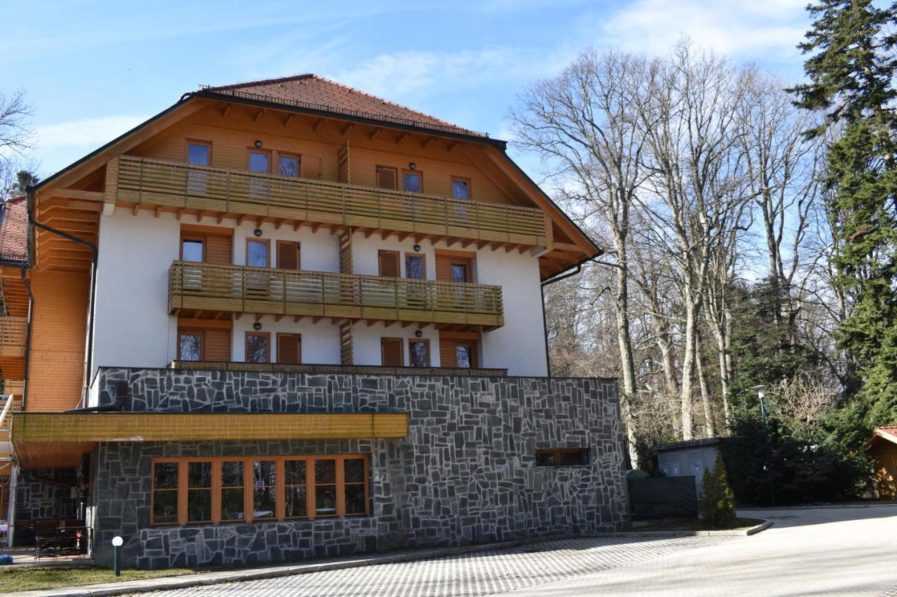 Aparthotel Snjezna Kraljica Stubicke Toplice Dış mekan fotoğraf