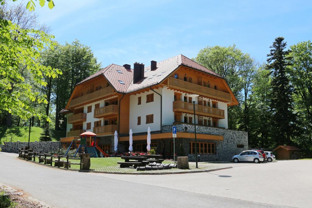 Aparthotel Snjezna Kraljica Stubicke Toplice Dış mekan fotoğraf